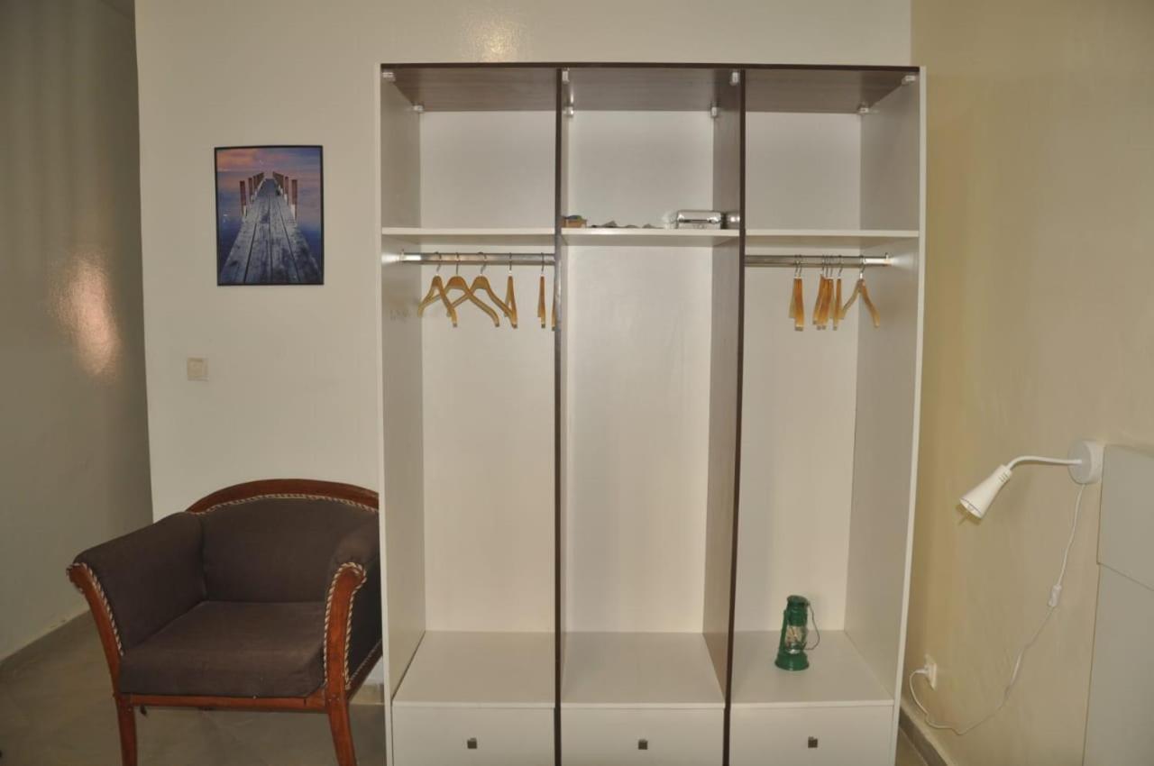 "La Coquille", Joli Loft, Moderne, Propre, Sur Et Calme Au Coeur De Saly Apartment Ngoại thất bức ảnh